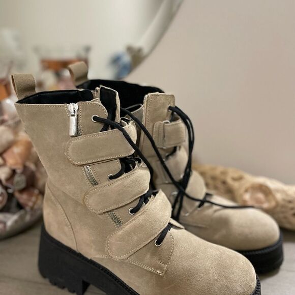 New Free People Emmett Lace up boots in latte suede size 9,5
Retail $268 - Picture 6 of 11